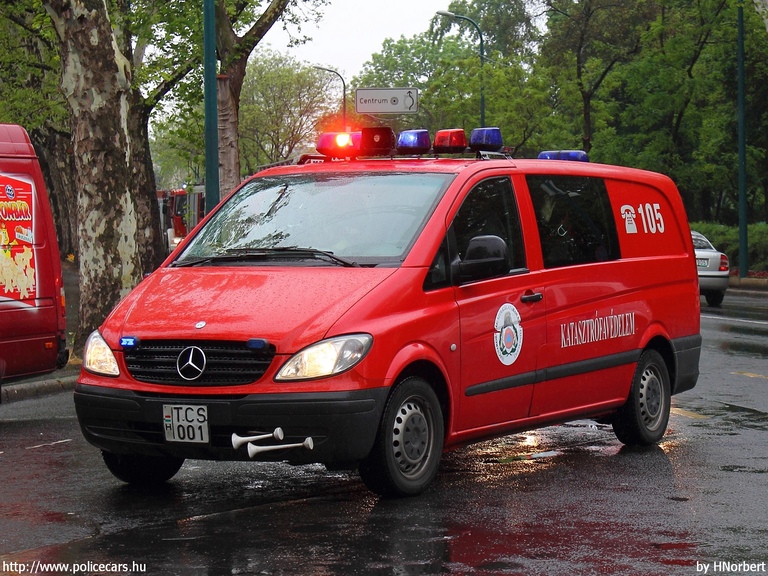 Mercedes-Benz Vito, Fõvárosi Katasztrófavédelmi Igazgatóság, fotó: HNorbert 
Keywords: tûzoltóautó tûzoltó tûzoltóság katasztrófavédelem magyar Magyarország TCS-001 fire firetruck Hungary hungarian
