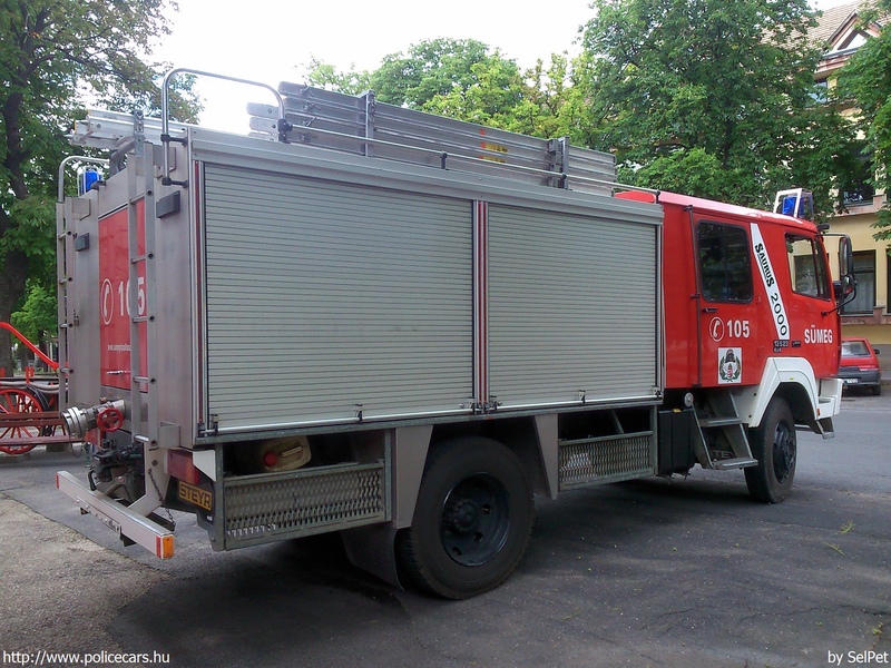Steyr 13S23 4x4 Bronto-Saurus 2000, Sümeg Önkormányzati Tûzoltóparancsnokság, fotó: SelPet
Keywords: tûzoltóautó tûzoltó ÖT tûzoltóság magyar Magyarország LMG-812 fire firetruck Hungary hungarian