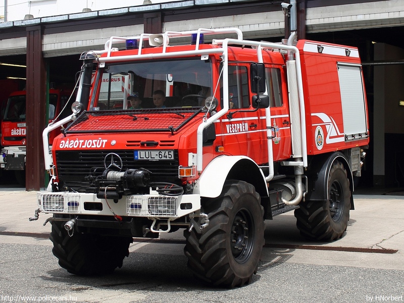 Mercedes-Benz Unimog HEROS Forest MT-2000, [url=http://veszprem.katved.hu/]Veszprém Megyei Katasztrófavédelmi Igazgatóság[/url], Veszprémi Katasztrófavédelmi Kirendeltség, Veszprémi Hivatásos Tûzoltóparancsnokság, fotó: HNorbert
Keywords: tûzoltó tûzoltóautó tûzoltóság katasztrófavédelem magyar Magyarország LUL-645 fire firetruck Hungary hungarian