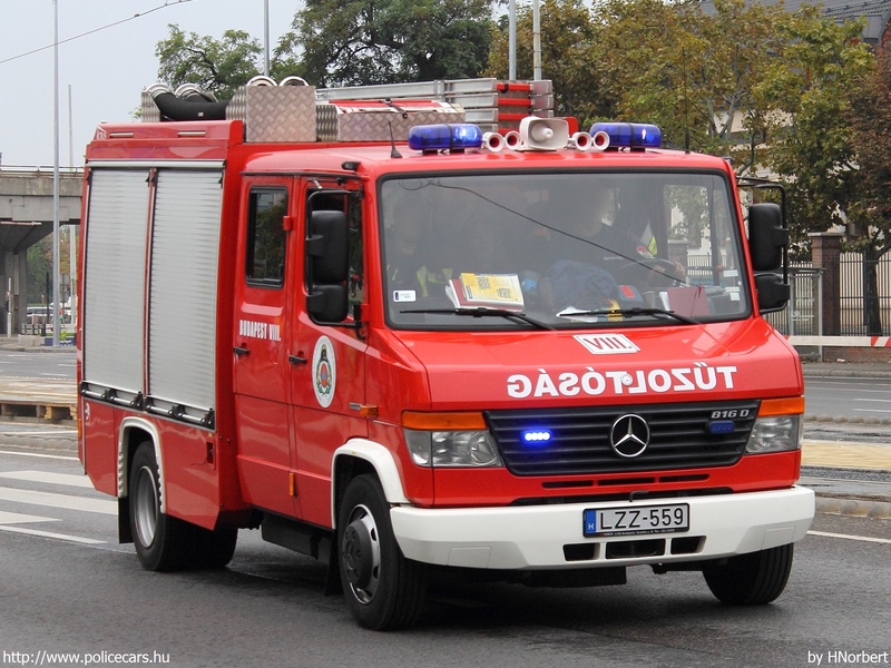 Mercedes-Benz Vario 816D Heros Ictus 1000, Fõvárosi Katasztrófavédelmi Igazgatóság, Közép-Pesti Katasztrófavédelmi Kirendeltség, VIII. kerületi Hivatásos Tûzoltóparancsnokság, fotó: HNorbert
Keywords: tûzoltó tûzoltóautó tûzoltóság katasztrófavédelem magyar Magyarország LZZ-559 fire firetruck Hungary hungarian