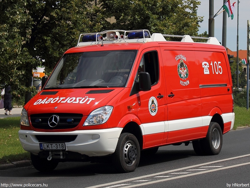 Mercedes-Benz Sprinter II 518 CDI HEROS MINI RESCUE, Veszprém Megyei Katasztrófavédelmi Igazgatóság, Veszprémi Hivatásos Tûzoltóparancsnokság, fotó: HNorbert
Keywords: tûzoltó tûzoltóautó tûzoltóság katasztrófavédelem magyar Magyarország LKT-318 fire firetruck Hungary hungarian
