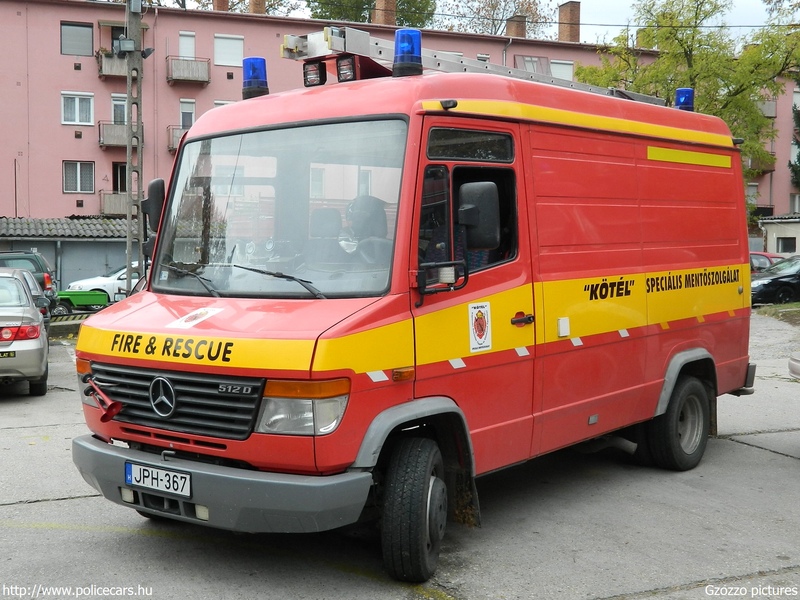 Mercedes-Benz Vario 512D, „KÖTÉL” Kaposvári Önkéntes Tûzoltó és Életmentõ Egyesület, fotó: Gzozzo pictures
Keywords: tûzoltóautó tûzoltó ÖTE tûzoltóság magyar Magyarország JPH-367 fire firetruck Hungary hungarian