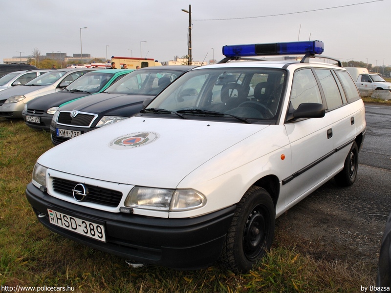 Opel Astra F Caravan, Fõvárosi Katasztrófavédelmi Igazgatóság, fotó: Bbazsa
Keywords: tûzoltó tûzoltóautó tûzoltóság katasztrófavédelem magyar Magyarország HSD-389 fire firetruck Hungary hungarian