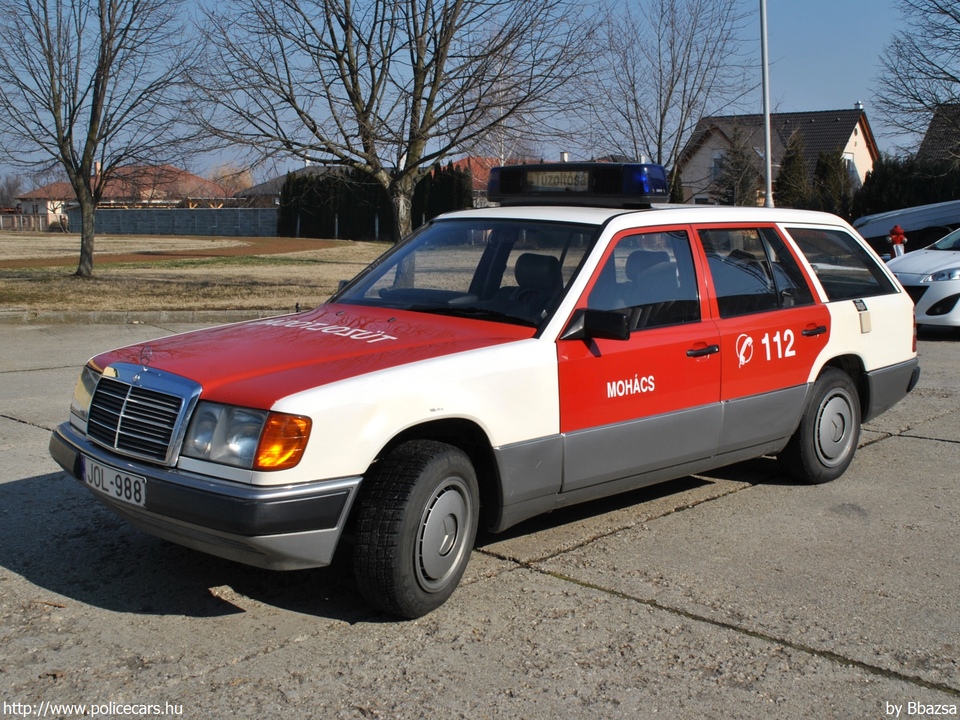 Mercedes E W124, Baranya Megyei Katasztrófavédelmi Igazgatóság, Mohácsi Katasztrófavédelmi Kirendeltség, Mohácsi Hivatásos Tûzoltóparancsnokság, fotó: Bbazsa
Keywords: tûzoltó tûzoltóautó tûzoltóság katasztrófavédelem magyar Magyarország JOL-988 fire firetruck Hungary hungarian