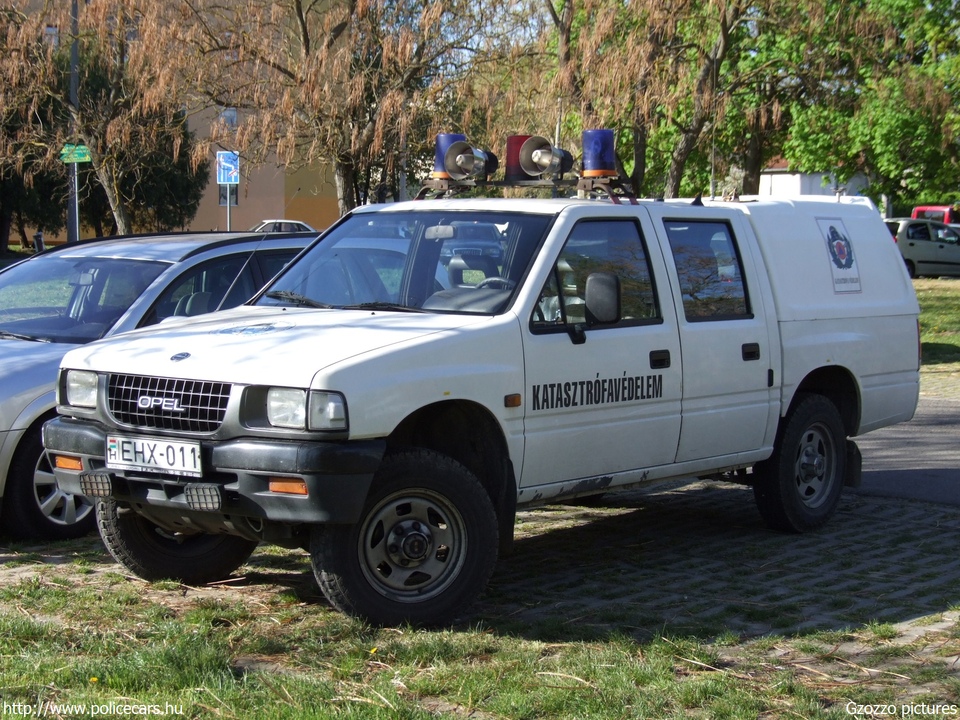 Opel Campo, Fejér Megyei Katasztrófavédelmi Igazgatóság, fotó: Gzozzo pictures
Keywords: tûzoltóautó katasztrófavédelem magyar Magyarország EHX-011 fire firetruck Hungary hungarian