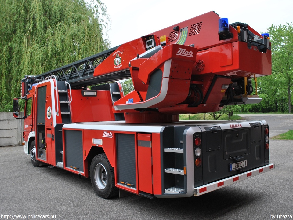 Mercedes-Benz Atego 1326 Metz L32, Komárom-Esztergom Megyei Katasztrófavédelmi Igazgatóság, Tatabányai Katasztrófavédelmi Kirendeltség, Komáromi Hivatásos Tûzoltóparancsnokság, fotó: Bbazsa
Keywords: tûzoltóautó tûzoltó tûzoltóság magyar Magyarország katasztrófavédelem LER-091 fire firetruck Hungary hungarian