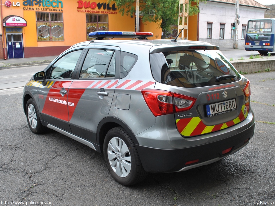 Suzuki SX4 S-Cross, Fõvárosi Katasztrófavédelmi Igazgatóság, fotó: Bbazsa
Keywords: tûzoltóautó tûzoltóság tûzoltó magyar Magyarország katasztrófavédelem MUT-680 fire firetruck Hungary hungarian