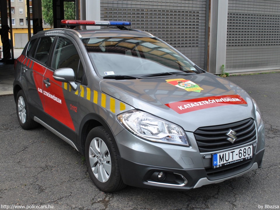 Suzuki SX4 S-Cross, Fõvárosi Katasztrófavédelmi Igazgatóság, fotó: Bbazsa
Keywords: tûzoltóautó tûzoltóság tûzoltó magyar Magyarország katasztrófavédelem MUT-680 fire firetruck Hungary hungarian