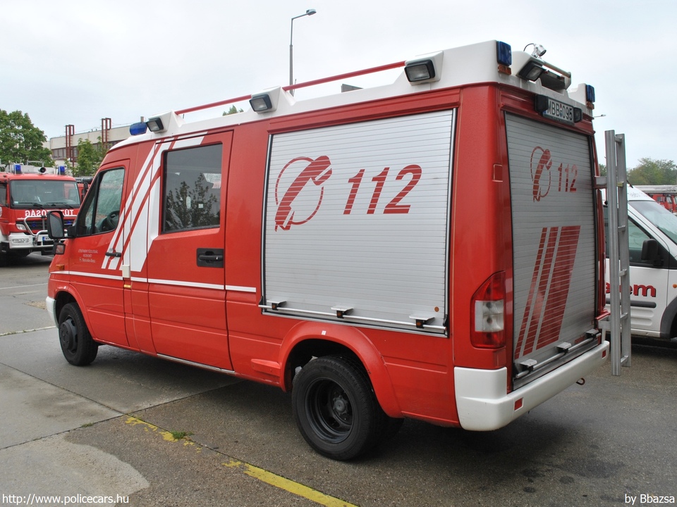 Mercedes-Benz Sprinter 416 CDI Rosenbauer, Mercedes-Benz Manufacturing Hungary Kft., Kecskemét, fotó: Bbazsa
Keywords: tûzoltó tûzoltóautó tûzoltóság magyar Magyarország létesítményi fire firetruck Hungary hungarian MBB-095