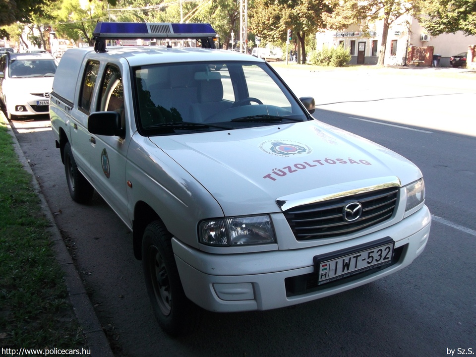Mazda B2500, Csongrád Megyei Katasztrófavédelmi Igazgatóság, fotó: Sz.S.
Keywords: tûzoltóautó tûzoltóság tûzoltó magyar Magyarország katasztrófavédelem fire firetruck Hungary hungarian IWT-532