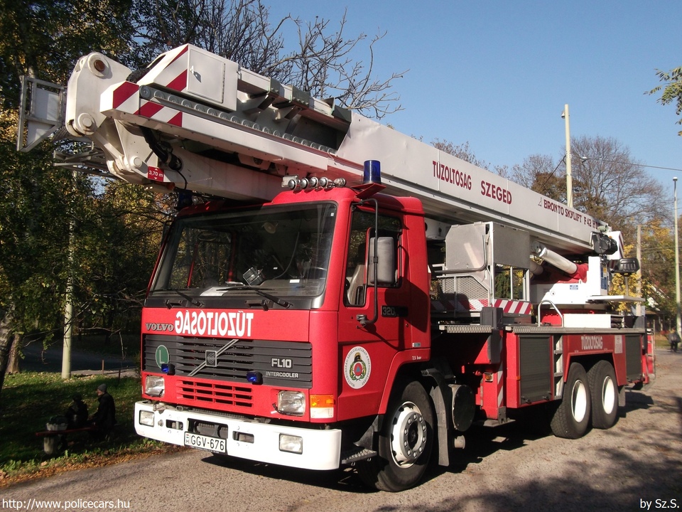 Volvo FL10-320 Bronto-Skylift F42 HDT, Csongrád Megyei Katasztrófavédelmi Igazgatóság, Szegedi Hivatásos Tûzoltóparancsnokság, fotó: Sz.S.
Keywords: tûzoltóautó tûzoltóság tûzoltó magyar Magyarország katasztrófavédelem GGV-676 fire firetruck Hungary hungarian