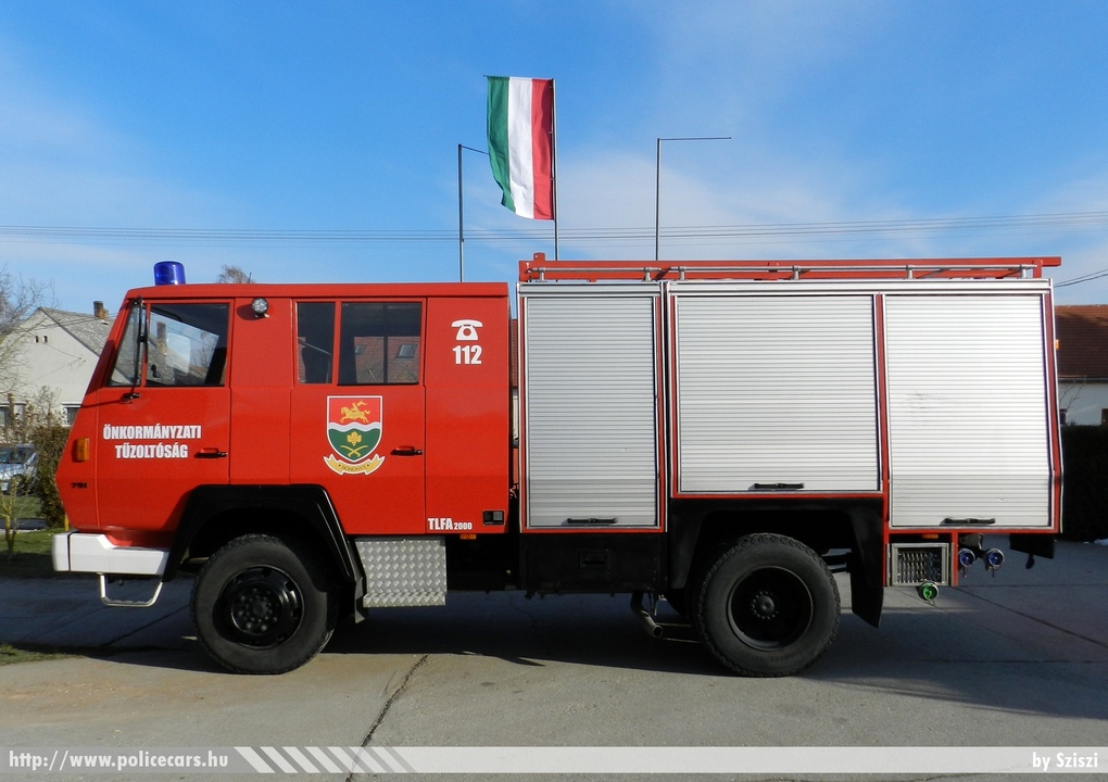 Steyr 791 TLFA 2000, Böhönyei Önkormányzati Tûzoltóparancsnokság, fotó: Sziszi
Keywords: magyar Magyarország tûzoltó tûzoltóautó tûzoltóság ÖT NJD-644 fire firetruck Hungary hungarian
