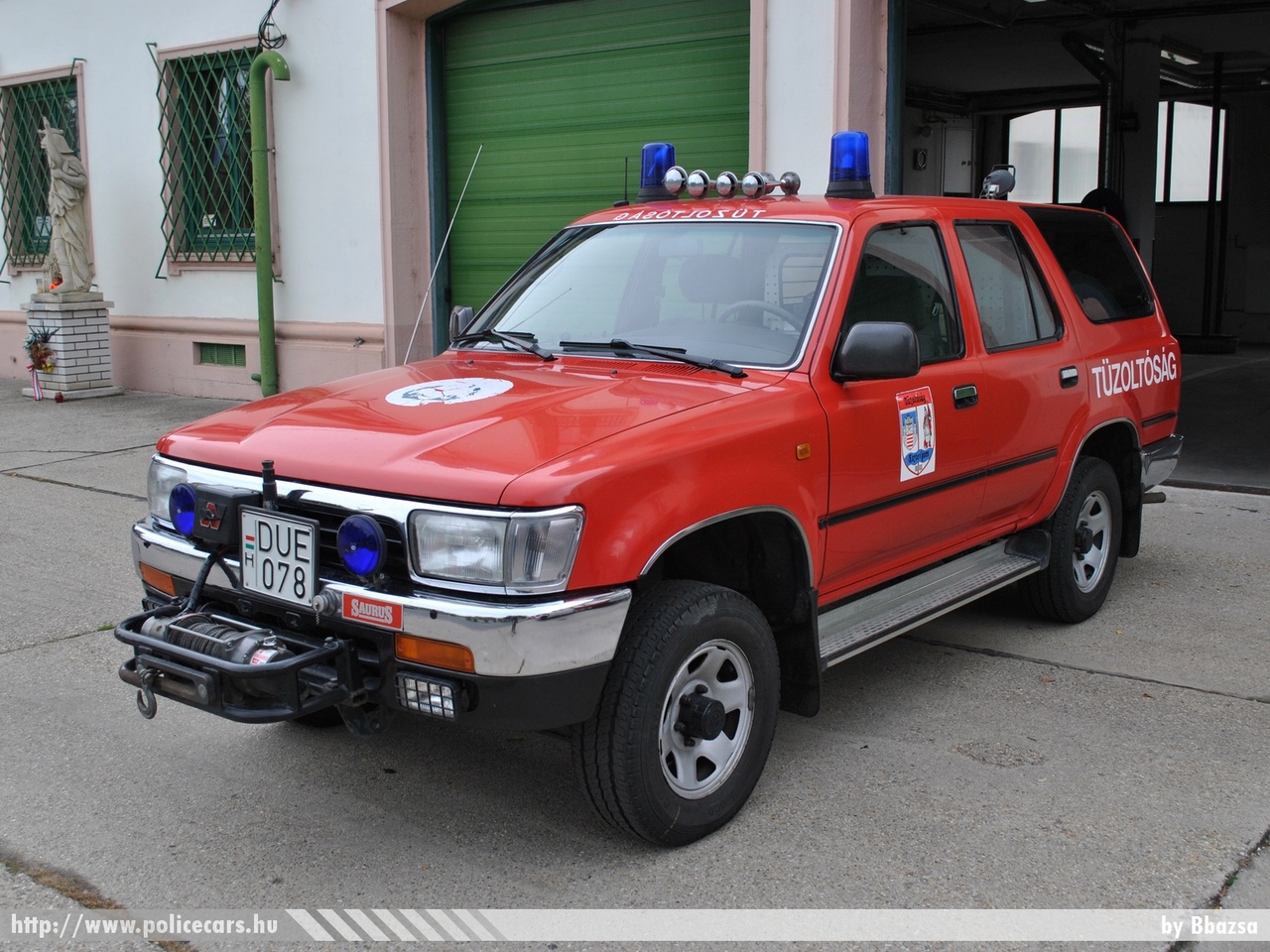 Toyota 4 Runner Saurus, Komárom-Esztergom Megyei Katasztrófavédelmi Igazgatóság, Esztergomi Katasztrófavédelmi Kirendeltség, Esztergomi Hivatásos Tûzoltóparancsnokság, fotó: Bbazsa
Keywords: tûzoltóautó HÖT magyar Magyarország tûzoltó tûzoltóság DUE-078 fire firetruck Hungary hungarian