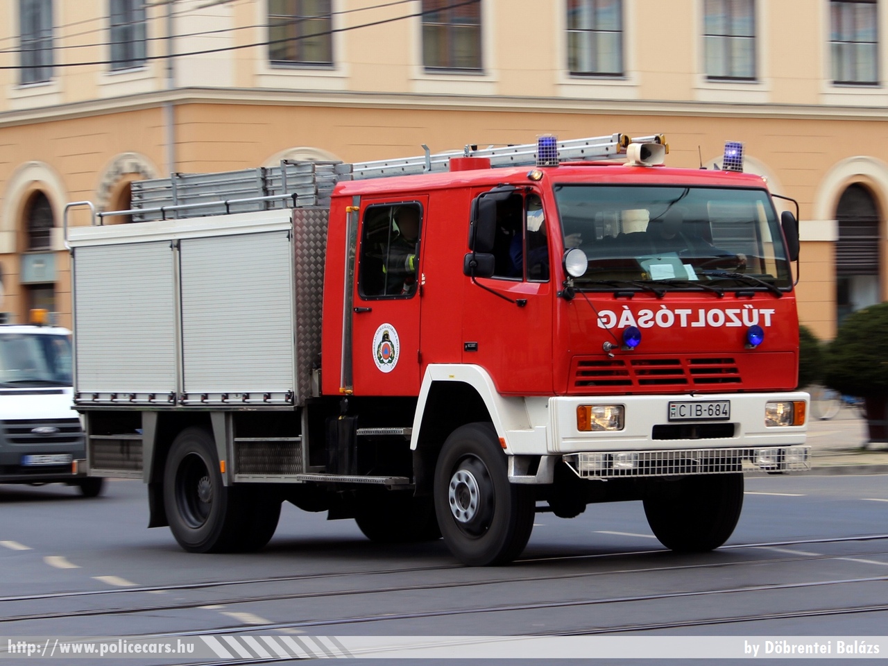 Steyr 13s23 Bronto-Saurus 2000, fotó: Döbrentei Balázs
Keywords: tûzoltóautó tûzoltóság tûzoltó magyar Magyarország katasztrófavédelem CIB-684 fire firetruck Hungary hungarian