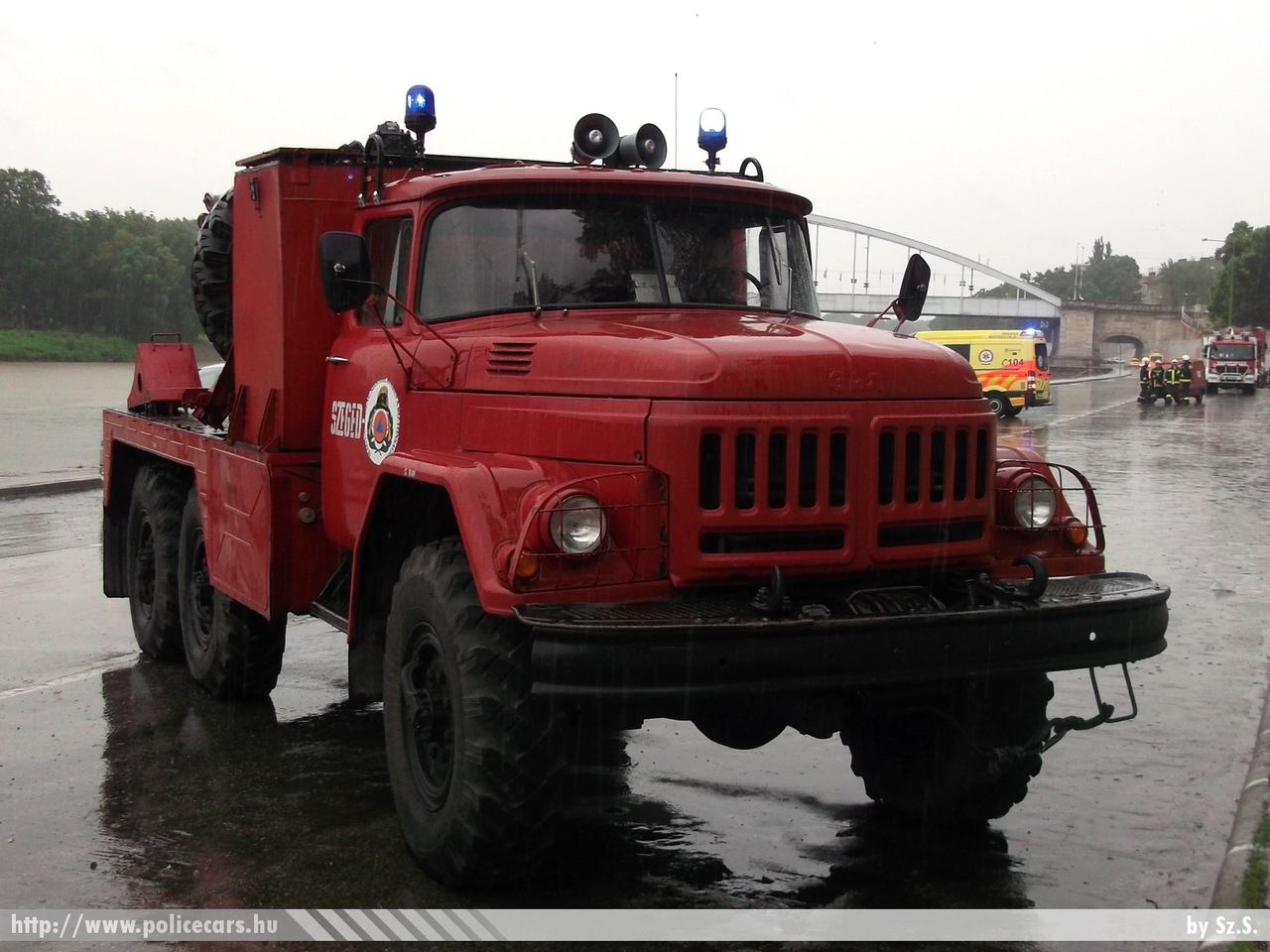 Zil 131, Csongrád Megyei Katasztrófavédelmi Igazgatóság, Szegedi Katasztrófavédelmi Kirendeltség, Szegedi Hivatásos Tûzoltóparancsnokság, fotó: Sz.S.
Keywords: tûzoltóautó tûzoltóság tûzoltó magyar Magyarország katasztrófavédelem AYA-506 fire firetruck Hungary hungarian
