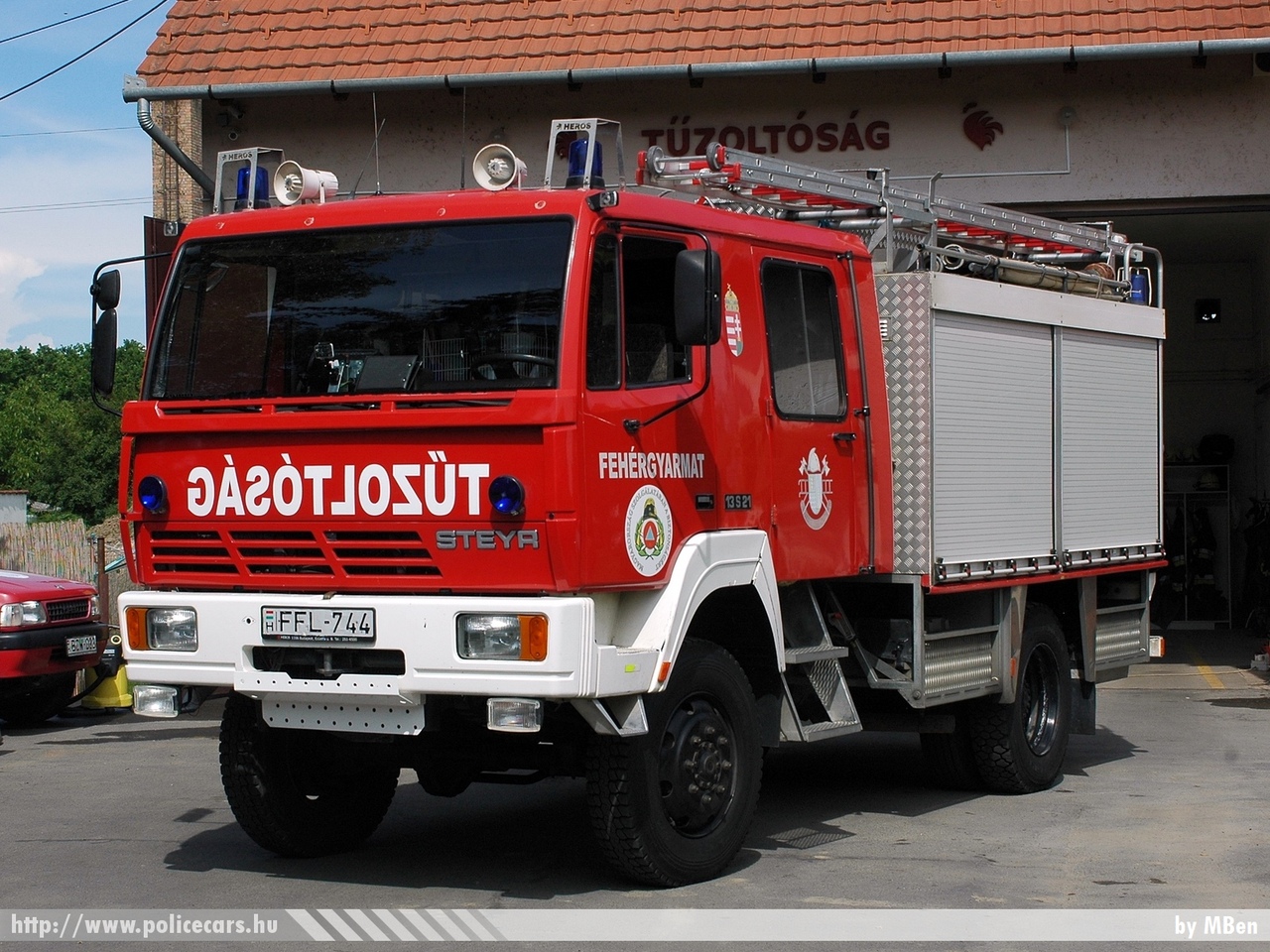 Steyr 13s21, Szabolcs-Szatmár-Bereg Megyei Katasztrófavédelmi Igazgatóság, Fehérgyarmati Katasztrófavédelmi Õrs, fotó: MBen
Keywords: tûzoltóautó tûzoltóság tûzoltó magyar Magyarország katasztrófavédelem FFL-744 fire firetruck Hungary hungarian