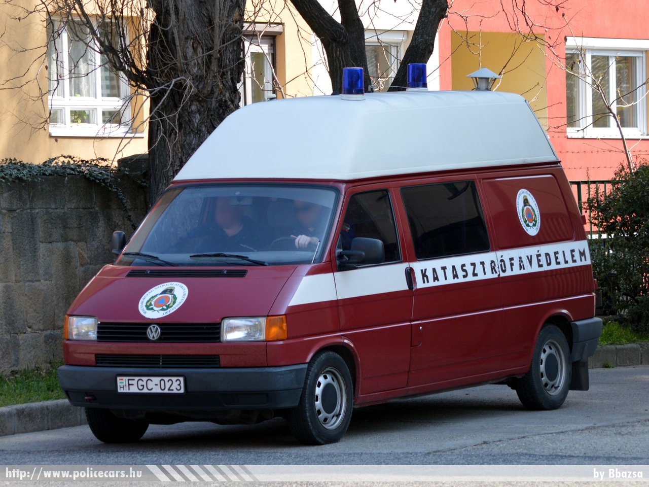 Volkswagen Transporter T4, Országos Katasztrófavédelmi Fõigazgatóság, fotó: Bbazsa
Keywords: tûzoltóautó tûzoltóság tûzoltó magyar Magyarország katasztrófavédelem FGC-023 fire firetruck Hungary hungarian