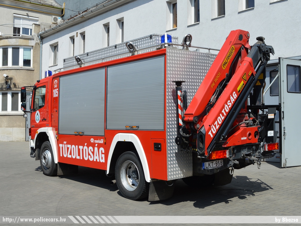 Mercedes-Benz Atego 1329 Rosenbauer, Bács-Kiskun Megyei Katasztrófavédelmi Igazgatóság, Kecskeméti Katasztrófavédelmi Igazgatóság, Kecskeméti Hivatásos Tûzoltóparancsnokság, fotó: Bbazsa
Keywords: tûzoltóautó tûzoltóság tûzoltó magyar Magyarország katasztrófavédelem LKT-958 fire firetruck Hungary hungarian