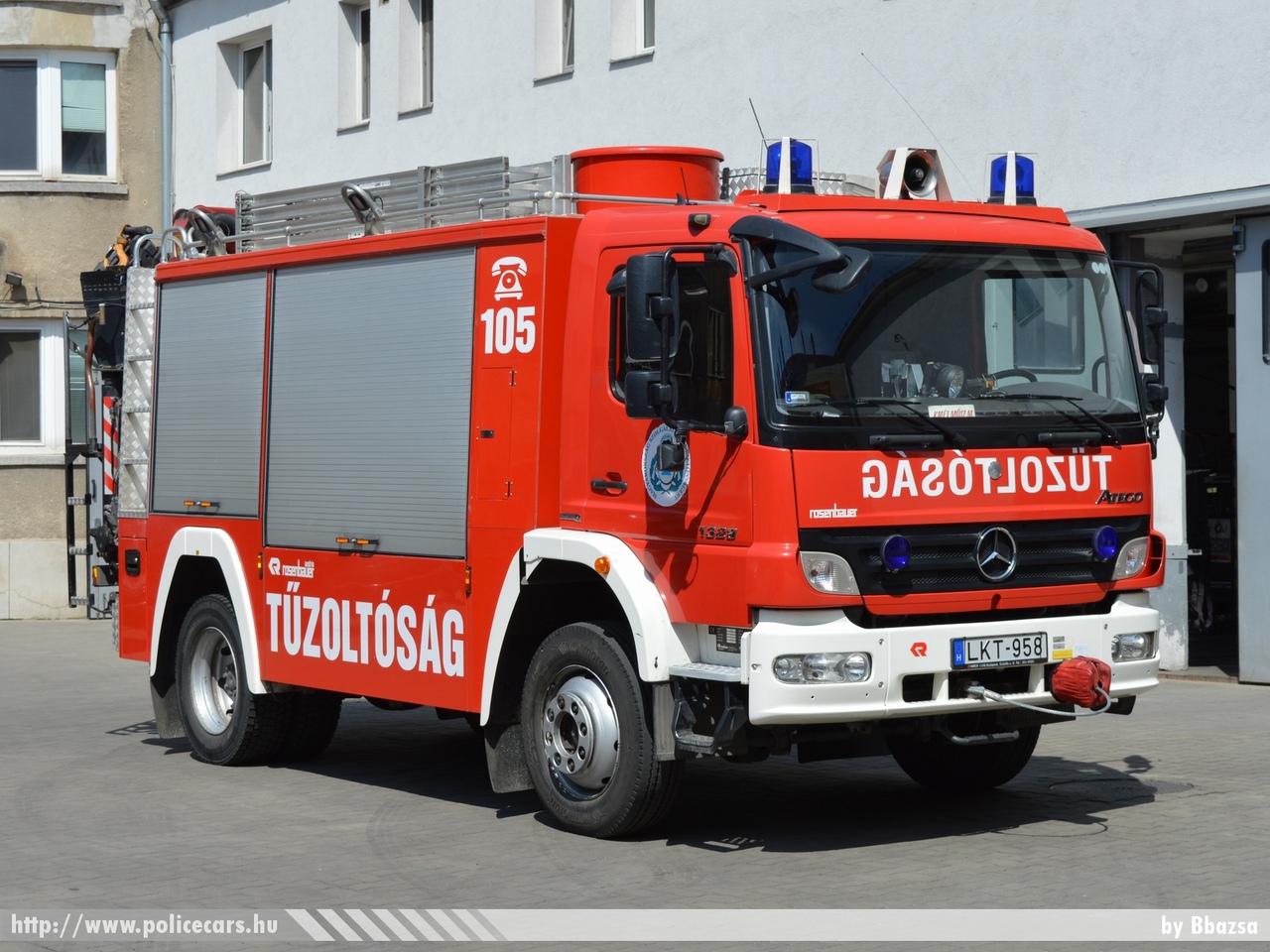 Mercedes-Benz Atego 1329 Rosenbauer, Bács-Kiskun Megyei Katasztrófavédelmi Igazgatóság, Kecskeméti Katasztrófavédelmi Igazgatóság, Kecskeméti Hivatásos Tûzoltóparancsnokság, fotó: Bbazsa
Keywords: tûzoltóautó tûzoltóság tûzoltó magyar Magyarország katasztrófavédelem LKT-958 fire firetruck Hungary hungarian