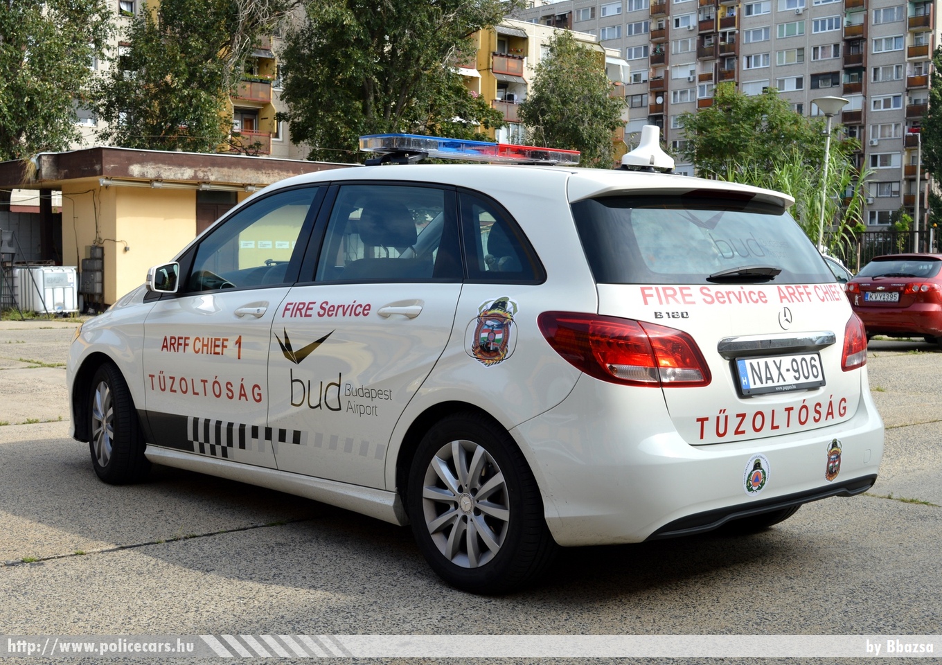Mercedes-Benz B160, Fõvárosi Katasztrófavédelmi Igazgatóság, Dél-pesti Katasztrófavédelmi Kirendeltség, Repülõtéri Tûzoltóparancsnokság, fotó: Bbazsa
Keywords: tûzoltóautó tûzoltóság tûzoltó magyar Magyarország katasztrófavédelem NAX-906 fire firetruck Hungary hungarian