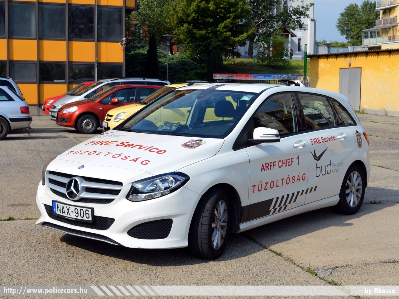 Mercedes-Benz B160, Fõvárosi Katasztrófavédelmi Igazgatóság, Dél-pesti Katasztrófavédelmi Kirendeltség, Repülõtéri Tûzoltóparancsnokság, fotó: Bbazsa
Keywords: tûzoltóautó tûzoltóság tûzoltó magyar Magyarország katasztrófavédelem NAX-906 fire firetruck Hungary hungarian