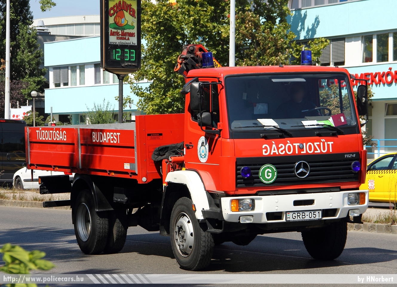 Mercedes-Benz 1124, Fõvárosi Katasztrófavédelmi Igazgatóság, fotó: HNorbert
Keywords: tûzoltóautó tûzoltóság tûzoltó magyar Magyarország katasztrófavédelem GRB-051 fire firetruck Hungary hungarian