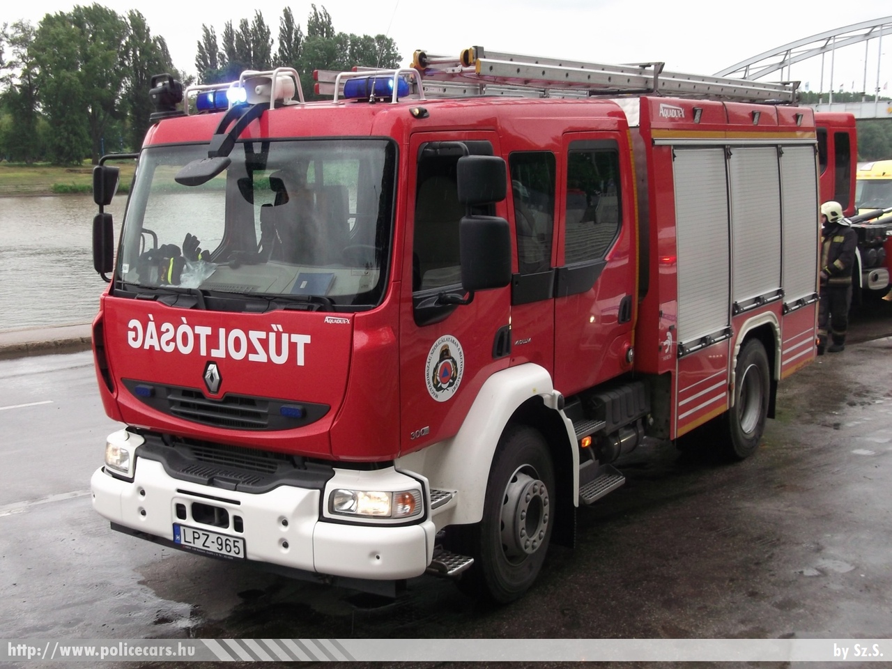 Renault Midlum 300 HEROS AQUADUX-X 3000, Csongrád Megyei Katasztrófavédelmi Igazgatóság, fotó: Sz.S.
Keywords: tûzoltóautó tûzoltóság tûzoltó magyar Magyarország katasztrófavédelem LPZ-965 fire firetruck Hungary hungarian