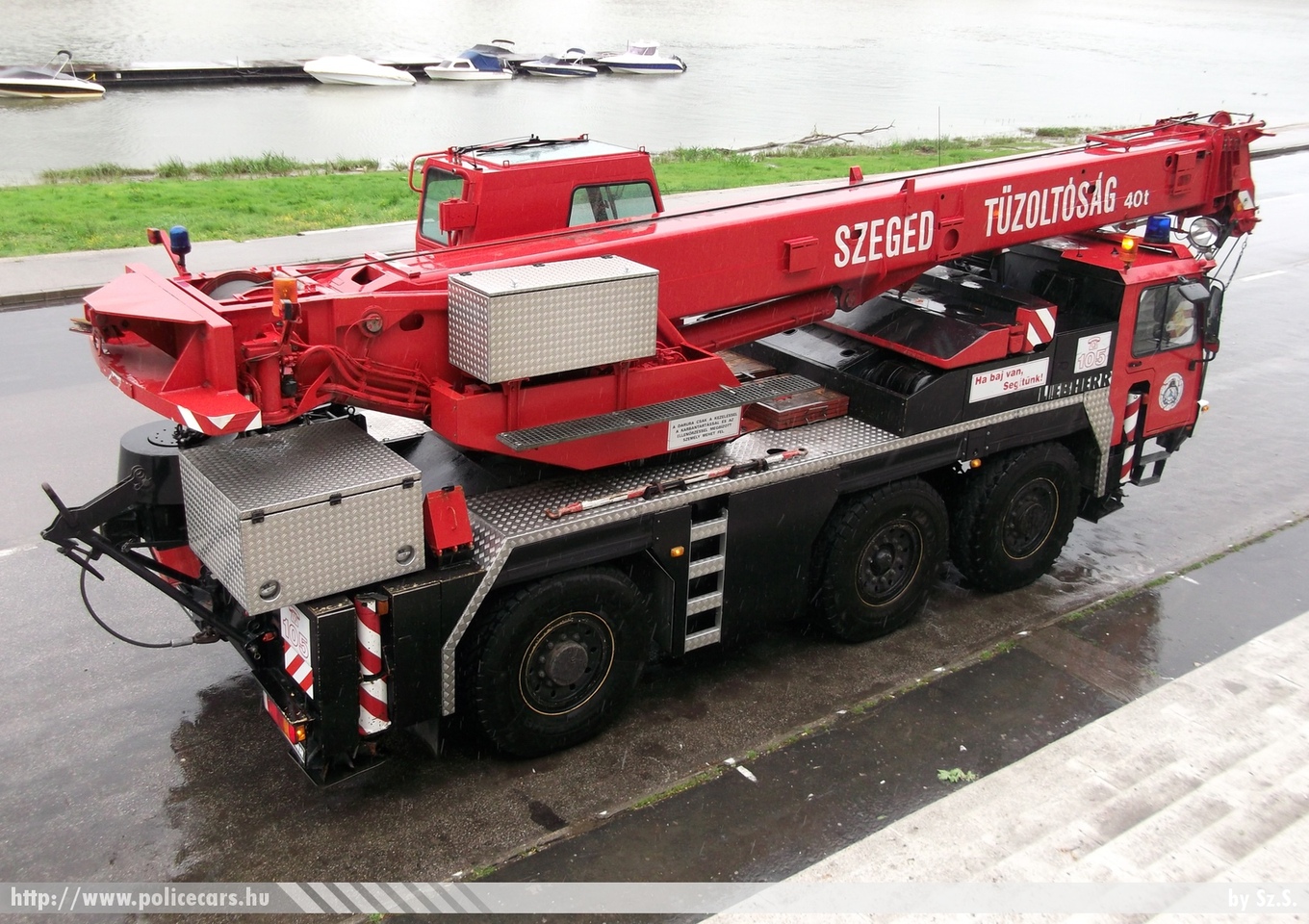 Liebherr LTM1040-3, Csongrád Megyei Katasztrófavédelmi Igazgatóság, Szegedi Katasztrófavédelmi Kirendeltség, Szegedi Hivatásos Tûzoltóparancsnokság, fotó: Sz.S.
Keywords: tûzoltóautó tûzoltó tûzoltóság magyar Magyarország katasztrófavédelem GEE-728 fire firetruck Hungary hungarian