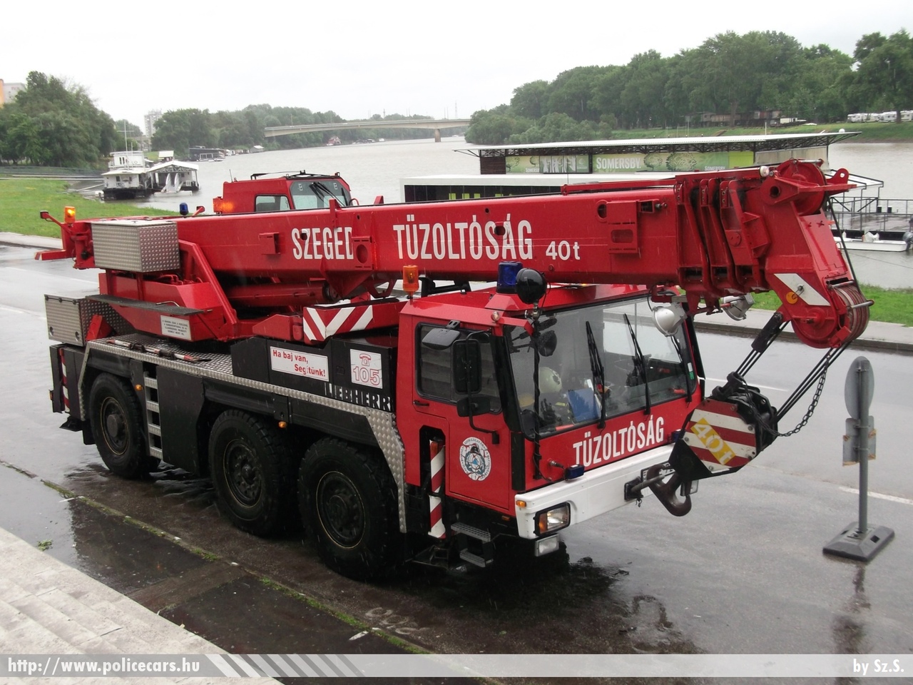 Liebherr LTM1040-3, Csongrád Megyei Katasztrófavédelmi Igazgatóság, Szegedi Katasztrófavédelmi Kirendeltség, Szegedi Hivatásos Tûzoltóparancsnokság, fotó: Sz.S.
Keywords: tûzoltóautó tûzoltó tûzoltóság magyar Magyarország katasztrófavédelem GEE-728 fire firetruck Hungary hungarian