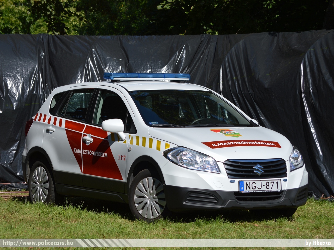 Suzuki SX4 S-Cross, Fõvárosi Katasztrófavédelmi Igazgatóság, fotó: Bbazsa
Keywords: tûzoltóautó tûzoltó tûzoltóság magyar Magyarország katasztrófavédelem NGJ-871 fire firetruck Hungary hungarian
