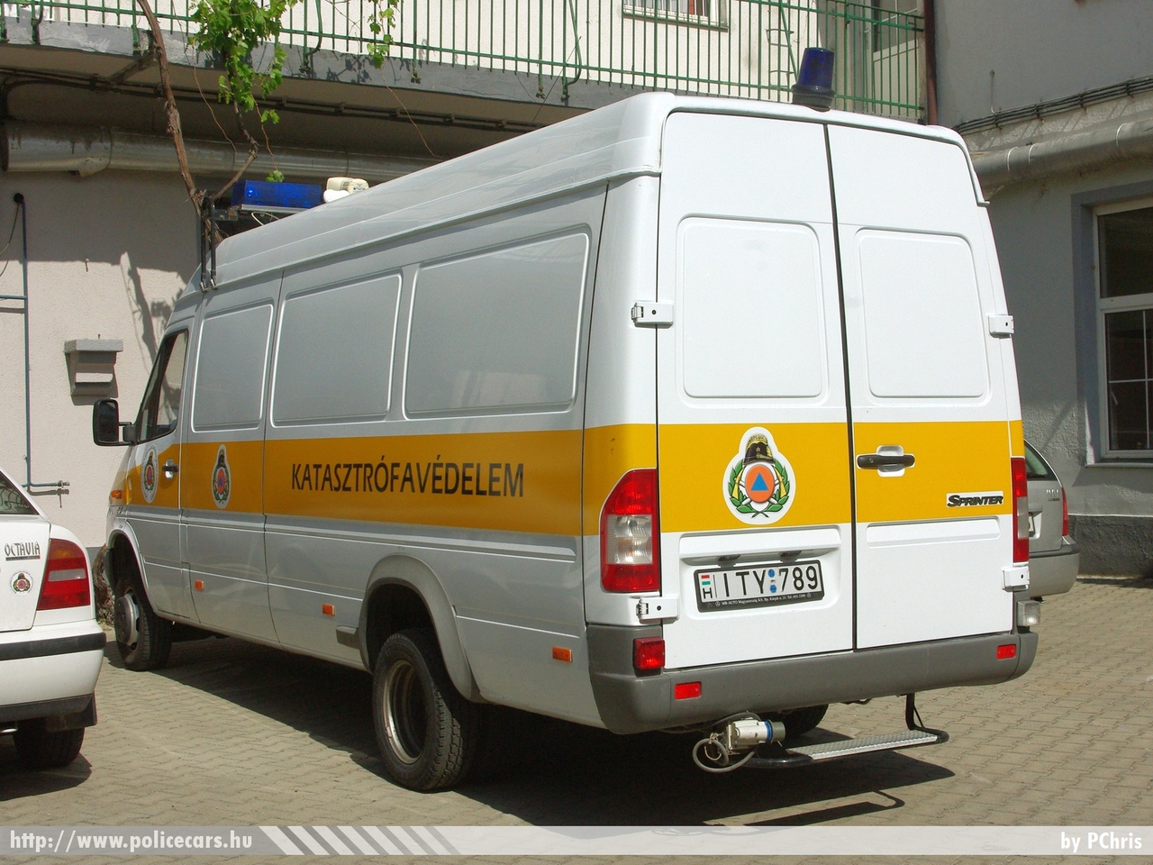 Mercedes-Benz Sprinter, Gyõr-Moson-Sopron Megyei Katasztrófavédelmi Igazgatóság, fotó: PChris
Keywords: tûzoltóautó tûzoltó tûzoltóság magyar Magyarország katasztrófavédelem fire firetruck Hungary hungarian ITY-789