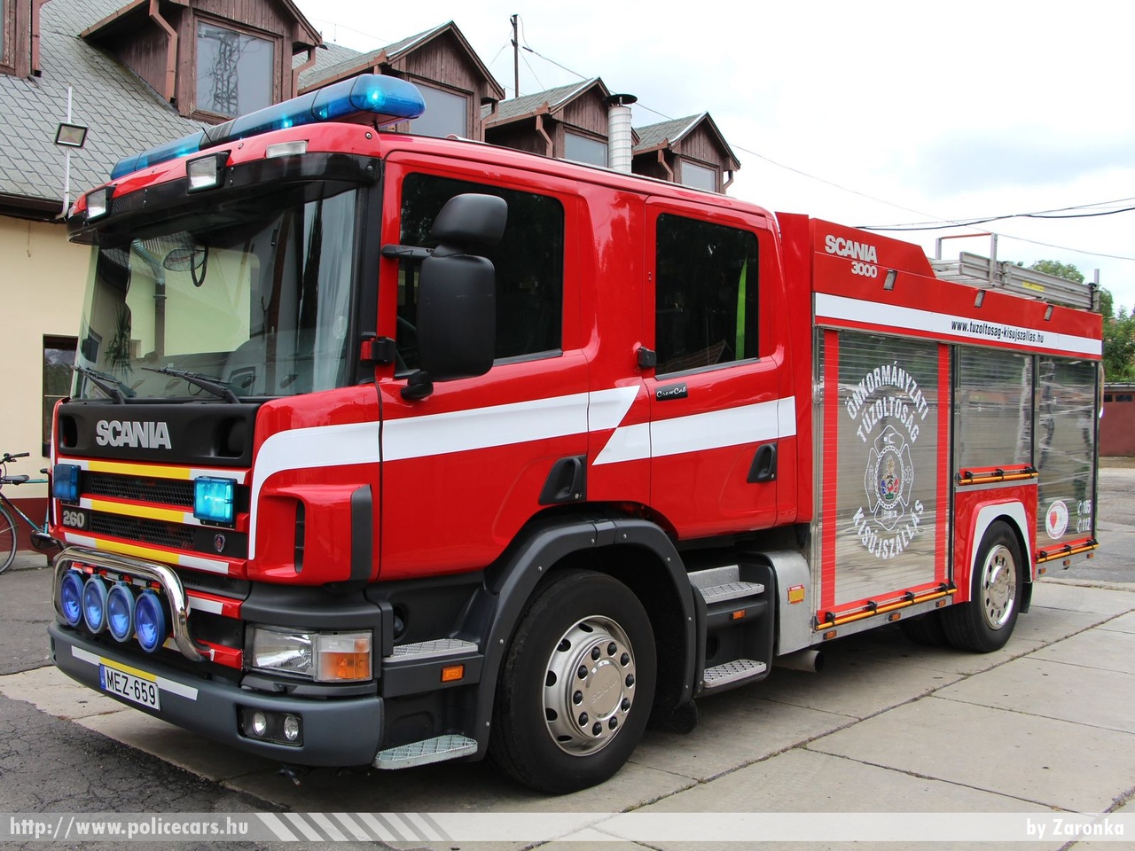 Scania P94D 260, Kisújszállási Önkormányzati Tûzoltó-parancsnokság, fotó: Zaronka
Keywords: tûzoltóautó tûzoltó ÖTP tûzoltóság magyar Magyarország fire firetruck Hungary hungarian MEZ-659