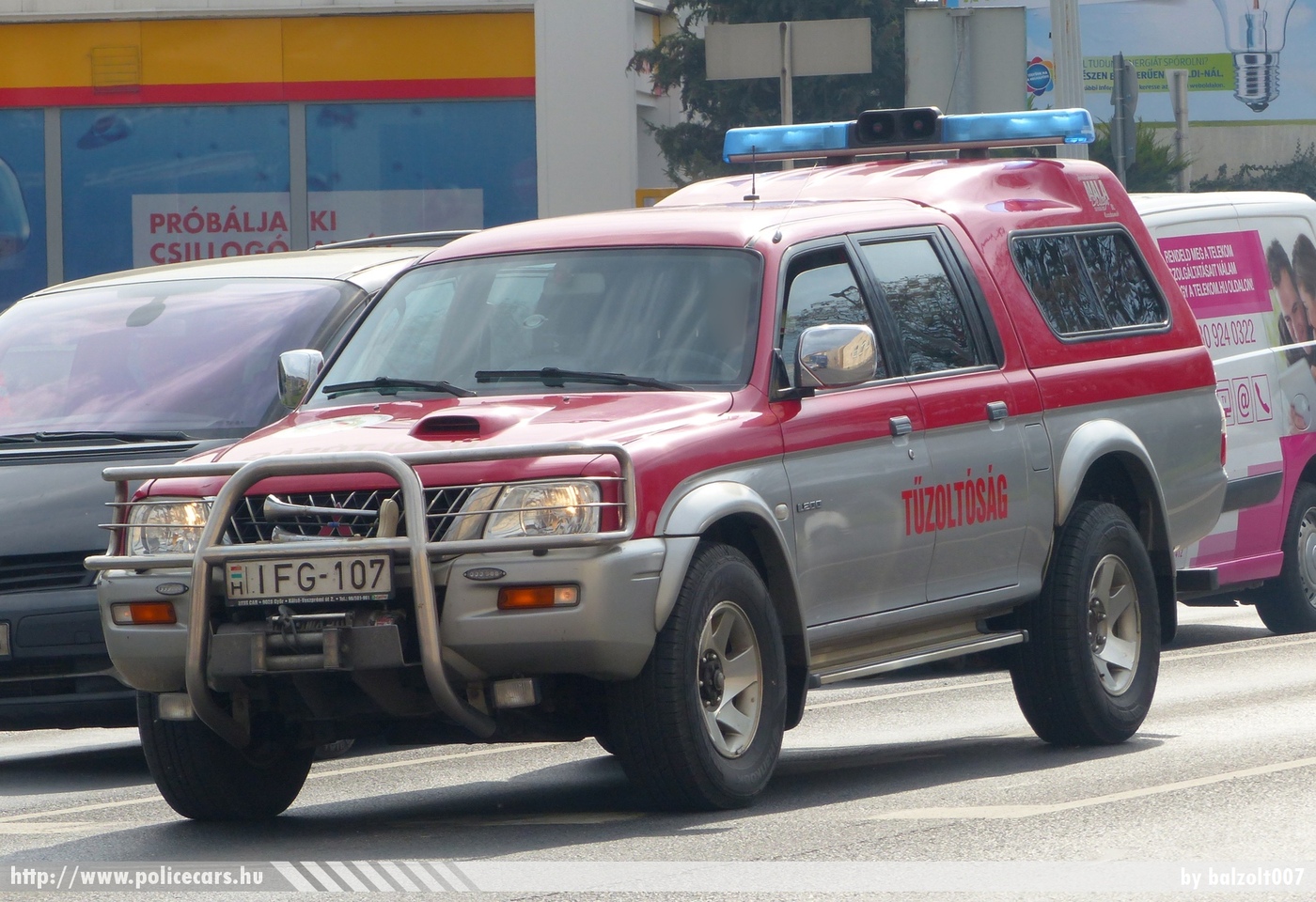 Mitsubishi L200, Gyõr-Moson-Sopron Megyei Katasztrófavédelmi Igazgatóság, fotó: balzolt007
Keywords: tûzoltóautó tûzoltóság tûzoltó magyar Magyarország katasztrófavédelem IFG-107 fire firetruck Hungary hungarian