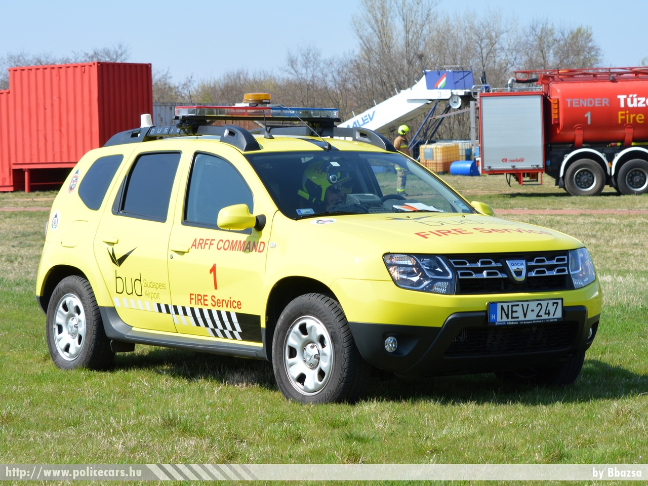 Dacia Duster, Fõvárosi Katasztrófavédelmi Igazgatóság, Dél-pesti Katasztrófavédelmi Kirendeltség, Repülõtéri Tûzoltóparancsnokság, fotó: Bbazsa
Keywords: tûzoltóautó tûzoltóság tûzoltó magyar Magyarország katasztrófavédelem NEV-247 fire firetruck Hungary hungarian