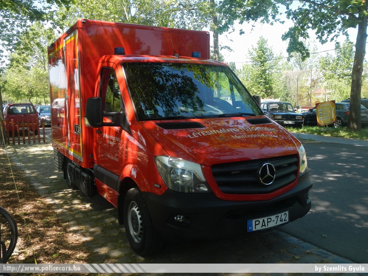 Mercedes-Benz Sprinter, Mercedes-Benz Manufacturing Hungary Kft., Kecskemét, fotó: Szemlits Gyula 
Keywords: PAP-742 tûzoltó tûzoltóautó tûzoltóság magyar Magyarország létesítményi fire firetruck Hungary hungarian 