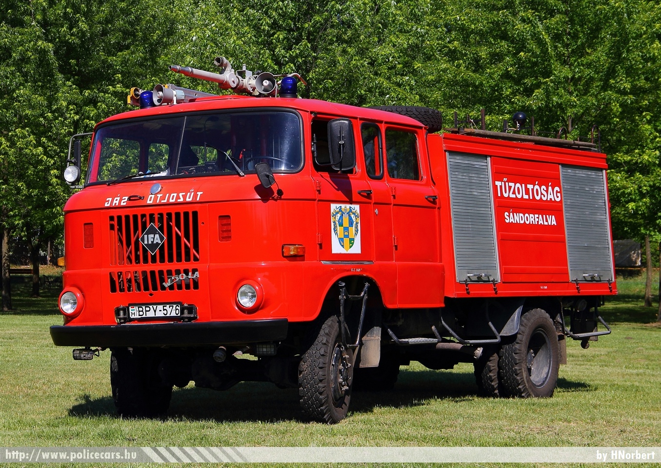 IFA W50L,Sándorfalvai Önkéntes Tûzoltó Egyesület, fotó: HNorbert
Keywords: tûzoltóautó ÖTE tûzoltóság tûzoltó magyar Magyarország BPY-576 fire firetruck Hungary hungarian