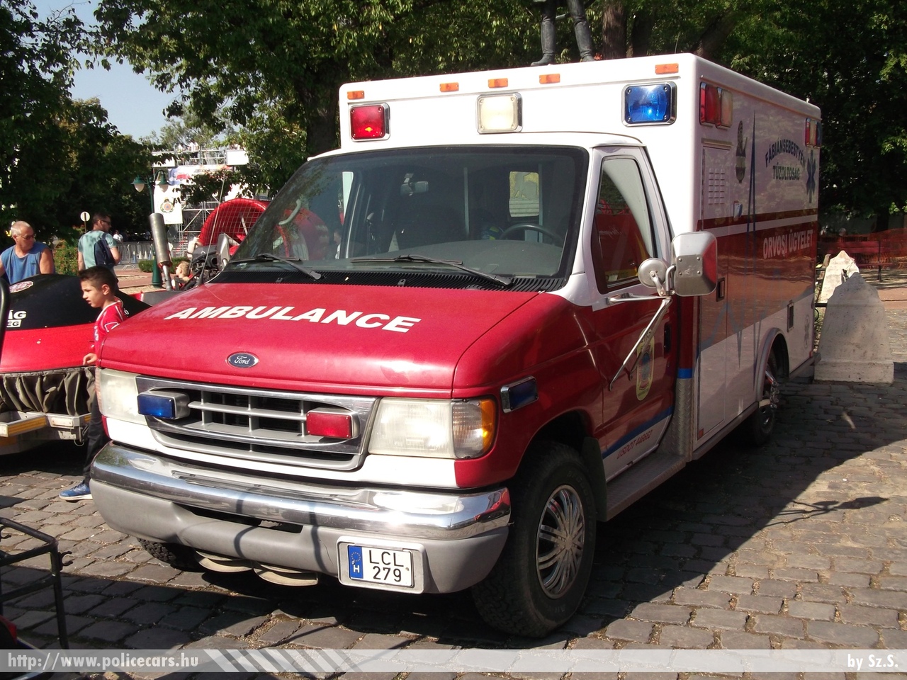 Ford E-350 Traumahawk, Fábiánsebestyén, Szent Sebestyén Önkéntes Tûzoltó Egyesület, fotó: Sz.S.
Keywords: tûzoltóautó ÖTE tûzoltóság tûzoltó mentő mentőautó LCL-279 hungarian Hungary fire firetruck magyar Magyarország