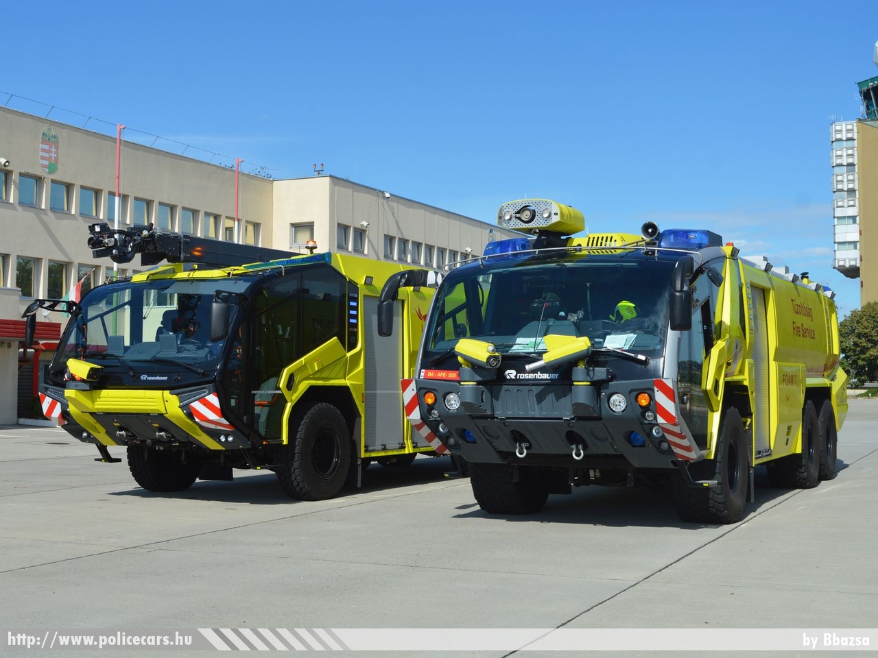 Rosenbauer Panther, Fõvárosi Katasztrófavédelmi Igazgatóság, Dél-pesti Katasztrófavédelmi Kirendeltség, Repülõtéri Tûzoltóparancsnokság, fotó: Bbazsa
Keywords: tûzoltóautó tûzoltóság tûzoltó magyar Magyarország katasztrófavédelem fire firetruck Hungary hungarian