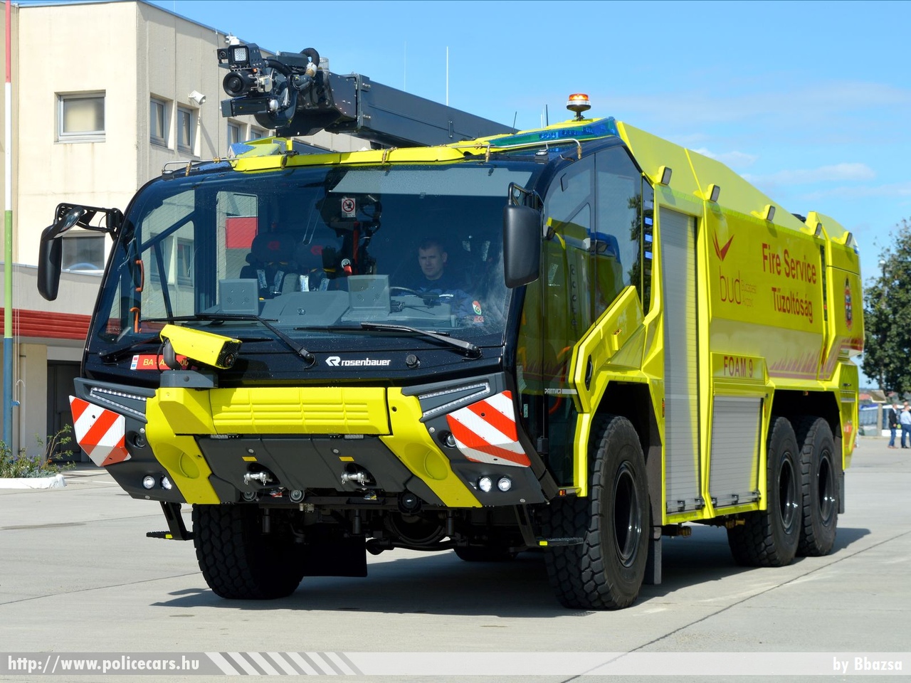 Rosenbauer Panther, Fõvárosi Katasztrófavédelmi Igazgatóság, Dél-pesti Katasztrófavédelmi Kirendeltség, Repülõtéri Tûzoltóparancsnokság, fotó: Bbazsa
Keywords: fire tûzoltóautó tûzoltóság tûzoltó magyar Magyarország katasztrófavédelem firetruck Hungary hungarian