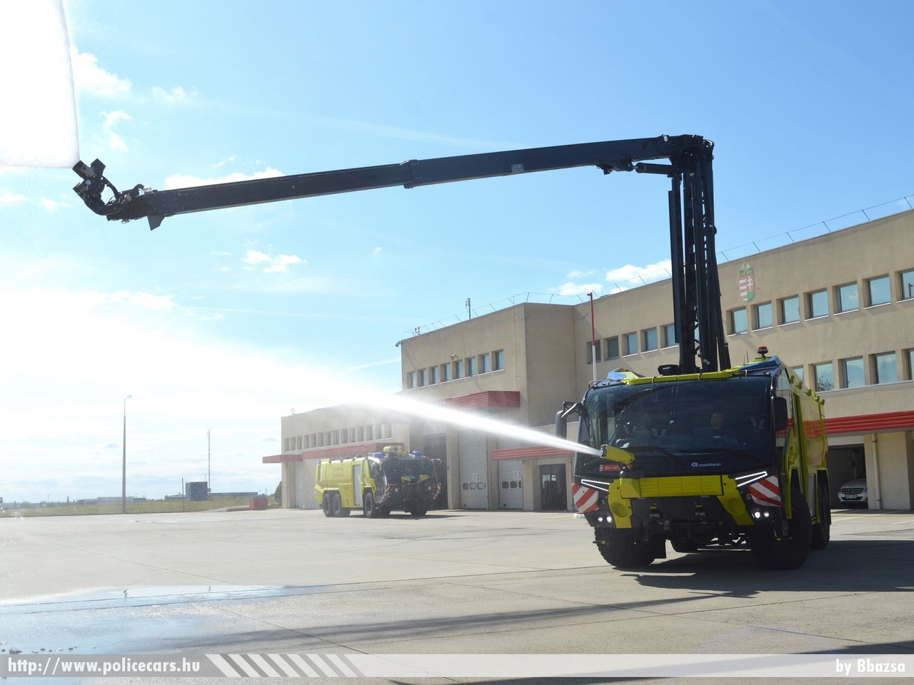 Rosenbauer Panther, Fõvárosi Katasztrófavédelmi Igazgatóság, Dél-pesti Katasztrófavédelmi Kirendeltség, Repülõtéri Tûzoltóparancsnokság, fotó: Bbazsa
Keywords: fire tûzoltóautó tûzoltóság tûzoltó magyar Magyarország katasztrófavédelem firetruck Hungary hungarian