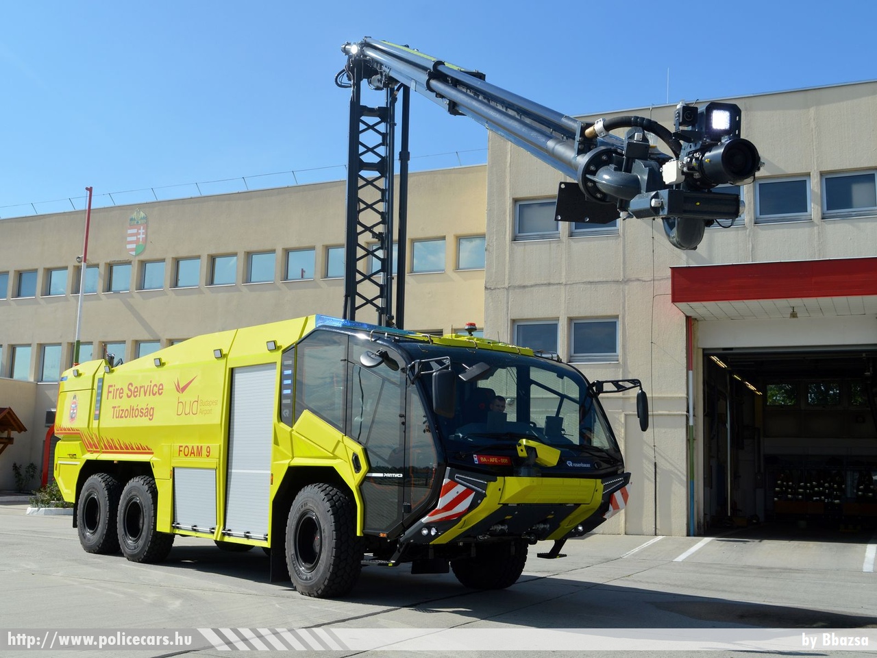 Rosenbauer Panther, Fõvárosi Katasztrófavédelmi Igazgatóság, Dél-pesti Katasztrófavédelmi Kirendeltség, Repülõtéri Tûzoltóparancsnokság, fotó: Bbazsa
Keywords: fire tûzoltóautó tûzoltóság tûzoltó magyar Magyarország katasztrófavédelem firetruck Hungary hungarian
