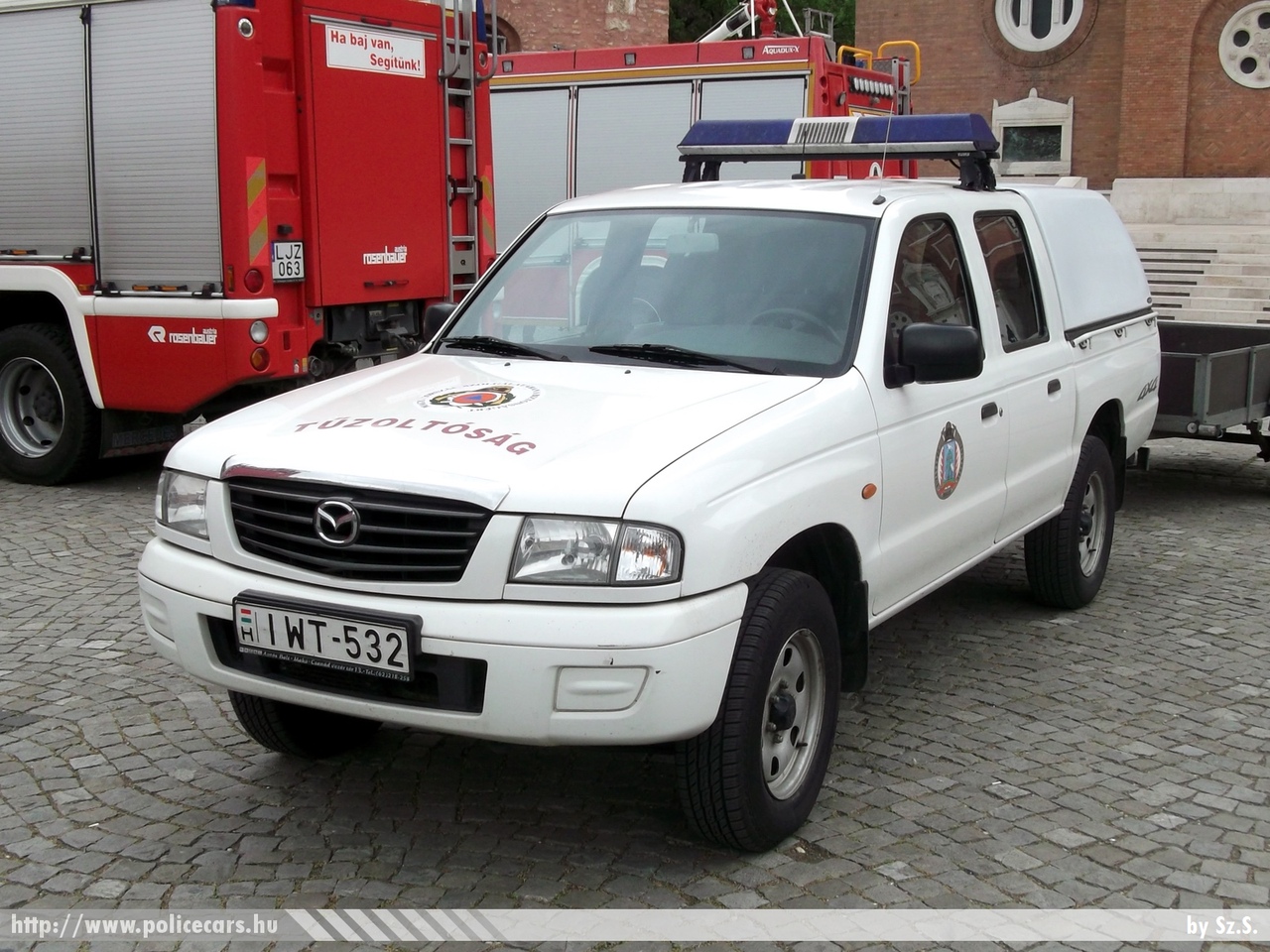 Mazda B2500, Csongrád Megyei Katasztrófavédelmi Igazgatóság, fotó: Sz.S.
Keywords: tûzoltóautó tûzoltóság tûzoltó magyar Magyarország katasztrófavédelem fire firetruck Hungary hungarian IWT-532