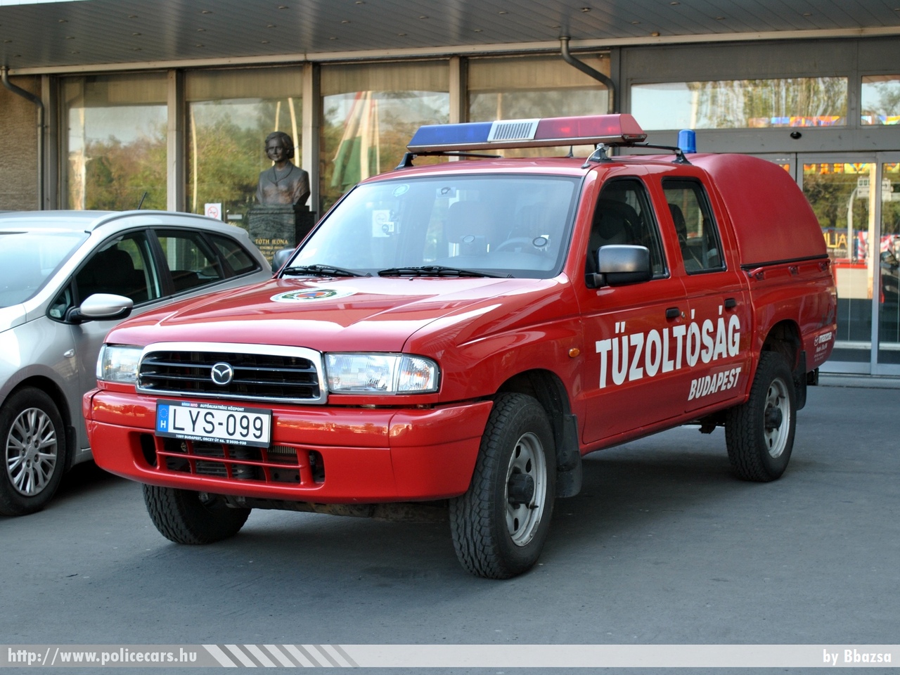 Mazda B2500, Fõvárosi Katasztrófavédelmi Igazgatóság, fotó: Bbazsa
Keywords: tûzoltóautó tûzoltóság tûzoltó magyar Magyarország katasztrófavédelem LYS-099 fire firetruck Hungary hungarian