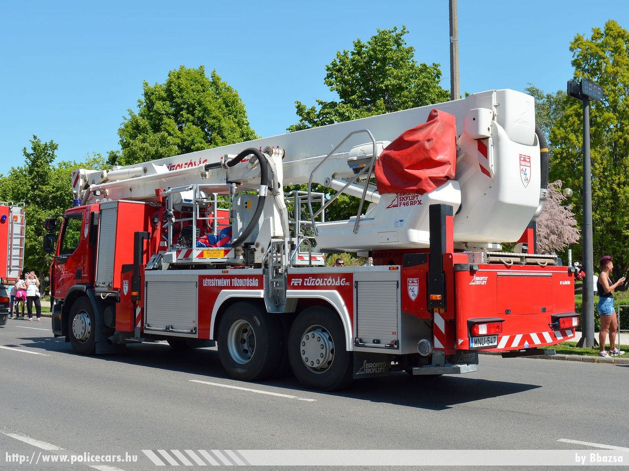 Renault Premium 430 Bronto Skylift F46, FER Tûzoltóság KFT, Tiszaújváros, fotó: Bbazsa
Keywords: MNU-547 tûzoltóautó létesítményi tûzoltóság