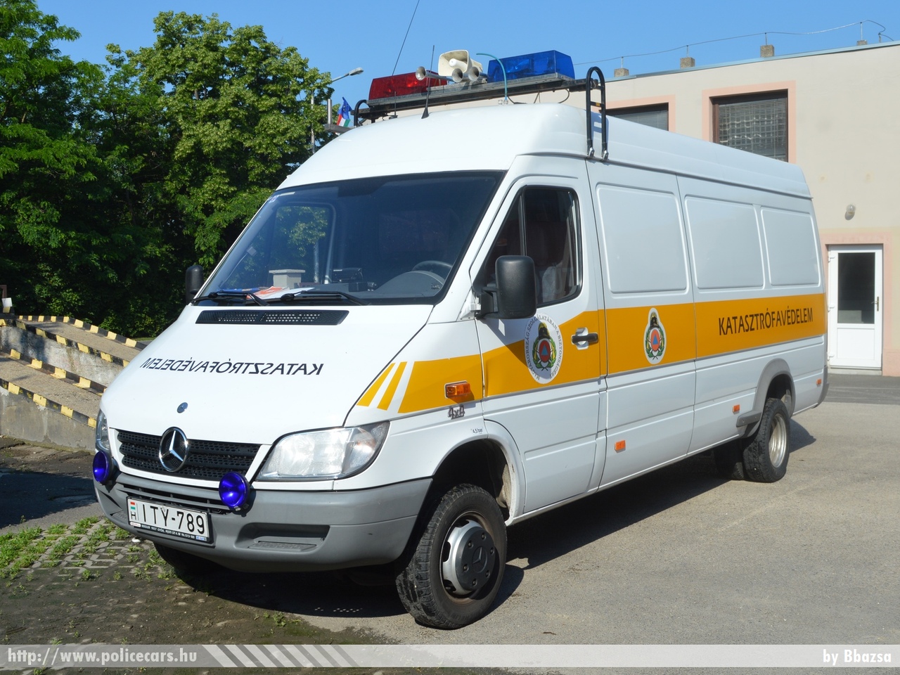 Mercedes - Benz Sprinter 412 4x4, Gyõr-Moson-Sopron Megyei Katasztrófavédelmi Igazgatóság, fotó: Bbazsa
Keywords: tûzoltóautó tûzoltó tûzoltóság magyar Magyarország katasztrófavédelem fire firetruck Hungary hungarian ITY-789