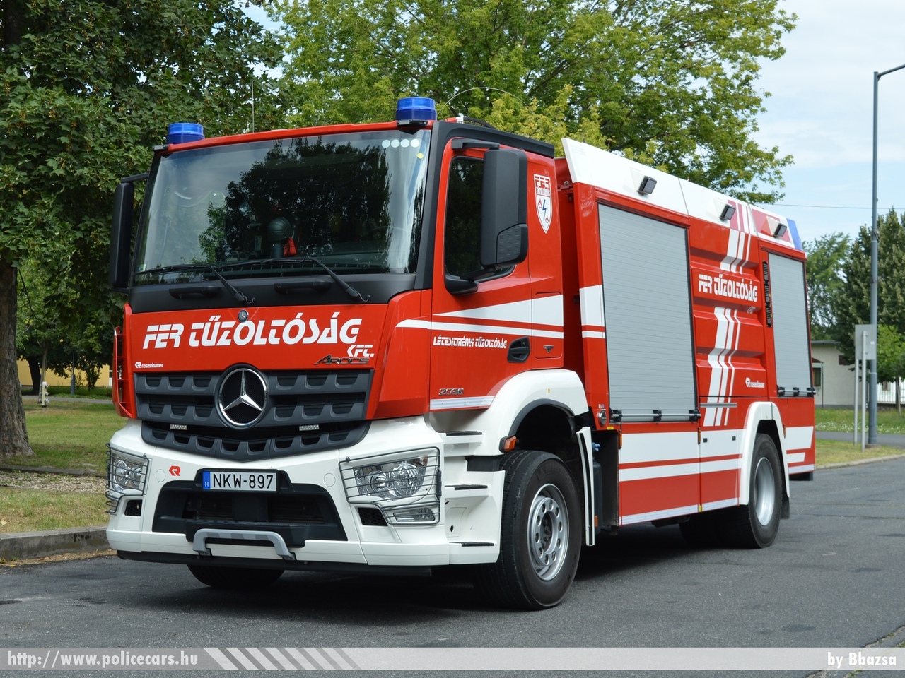 Mercedes-Benz Arocs 2036 Rosenbauer, FER Tûzoltóság, Komárom, fotó: Bbazsa
Keywords: NKW-897 létesítményi tûzoltó tûzoltóautó tûzoltóság magyar Magyarország fire firetruck Hungary hungarian