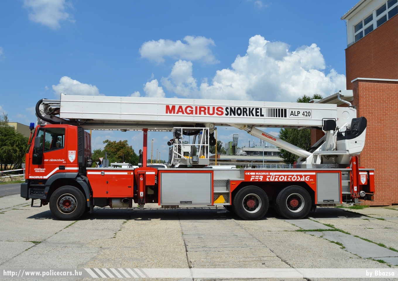 Iveco Magirus Snorkel A420, [url=http://www.fer.hu/]FER Tûzoltóság[/url], Százhalombatta, fotó: Bbazsa
Keywords: létesítményi tûzoltó tûzoltóautó tûzoltóság magyar Magyarország fire firetruck Hungary hungarian IXS-547
