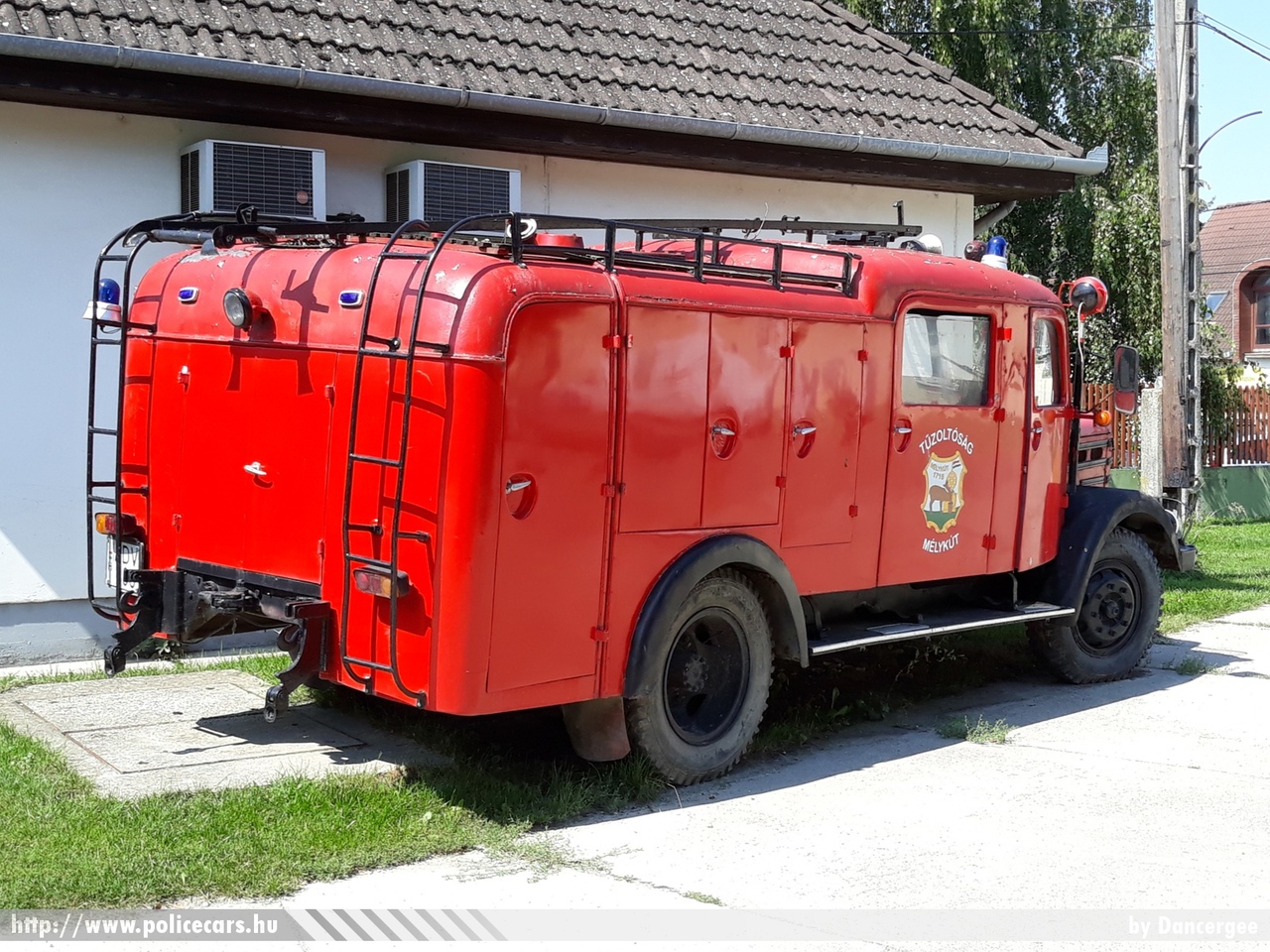 Csepel D420, Mélykúti Önkéntes Tûzoltó Egyesület, fotó: Dancergee
Keywords: ÖTE magyar Magyarország tûzoltó tûzoltóautó tûzoltóság Hungary hungarian fire firetruck ADV-765