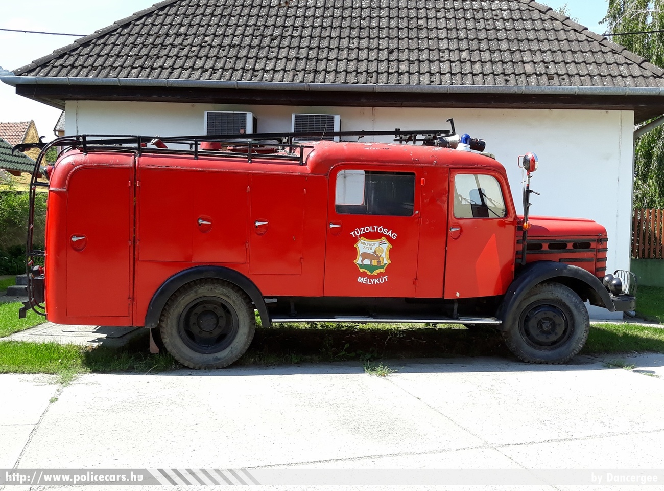 Csepel D420, Mélykúti Önkéntes Tûzoltó Egyesület, fotó: Dancergee
Keywords: ÖTE magyar Magyarország tûzoltó tûzoltóautó tûzoltóság Hungary hungarian fire firetruck ADV-765