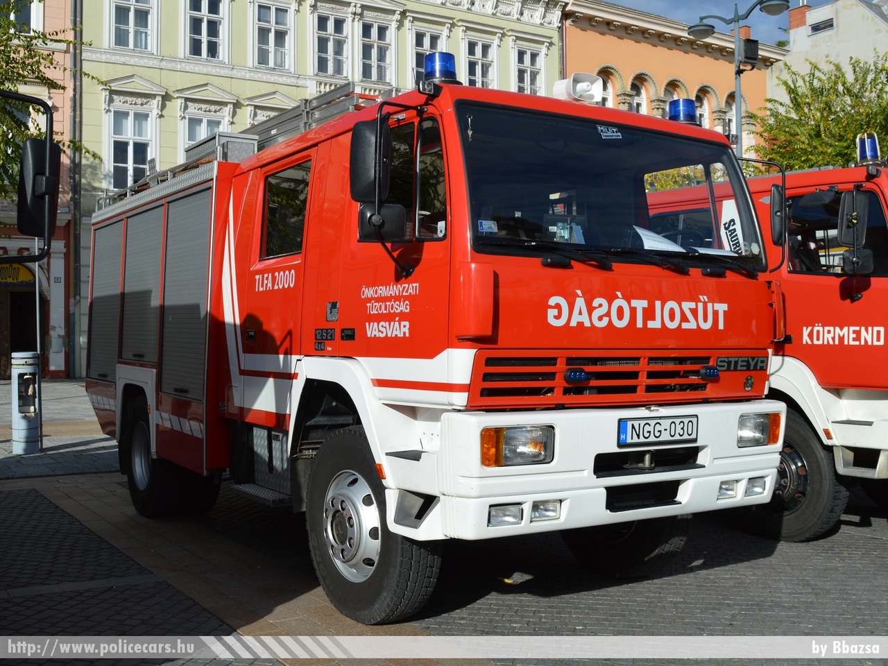 Steyr 12s21, Vasvári Önkormányzati Tûzoltóparancsnokság, fotó: Bbazsa
Keywords: tûzoltóautó tûzoltó ÖTP tûzoltóság magyar Magyarország fire firetruck Hungary hungarian NGG-030